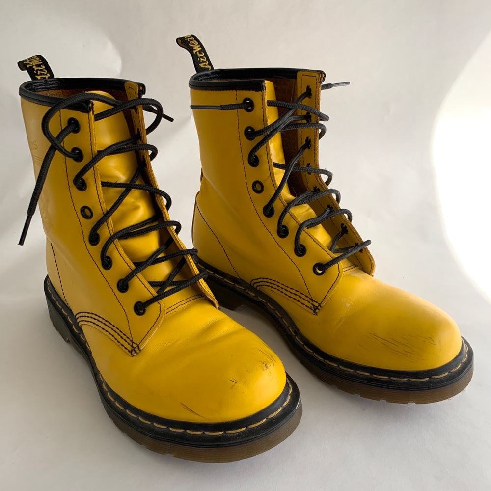 Dr.Martens 8 eyelets yellow boots air cushion sole